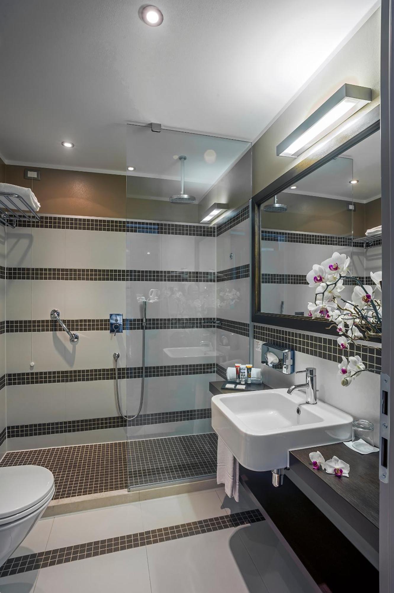 Twin Room with Shower